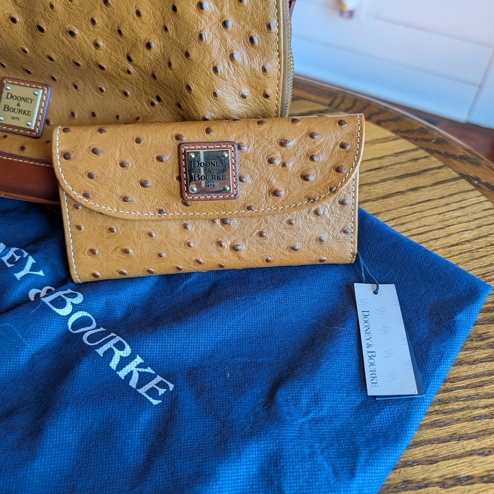 Dooney & Bourke Brown Ostrich Leather Bag and Wallet - Picture 2 of 11